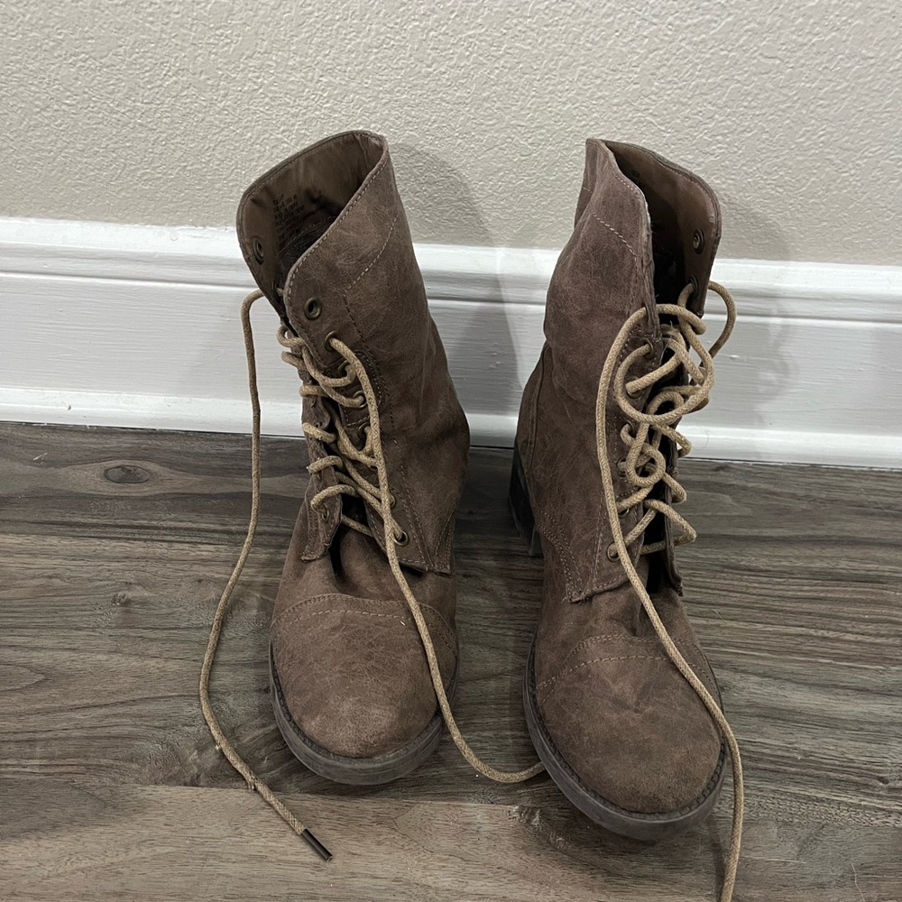 ILIA Brown Lace-Up Combat Boots